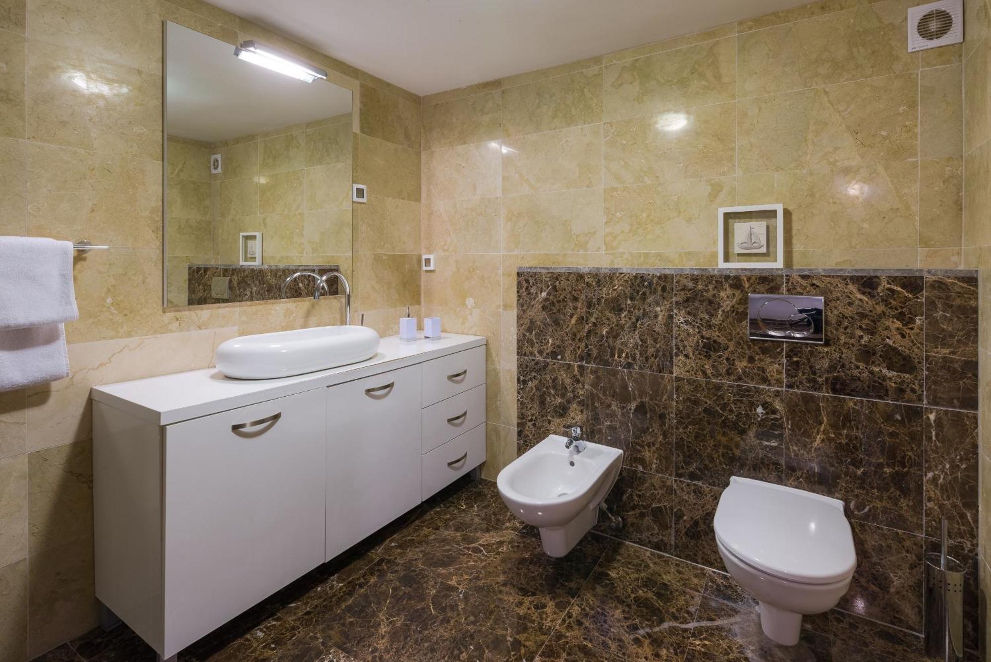 - Ana Apartman