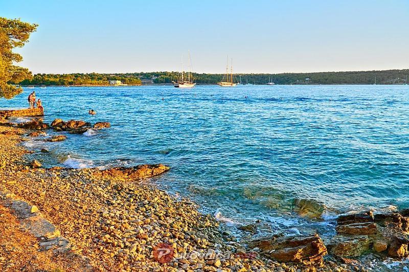 - Ana * Milna (Brac)